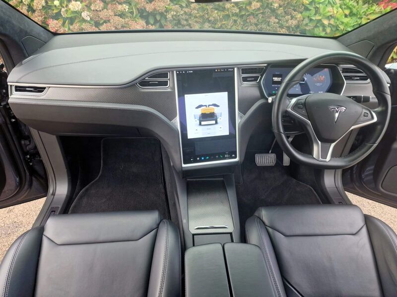 TESLA MODEL X