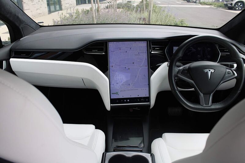 TESLA MODEL X