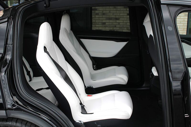 TESLA MODEL X