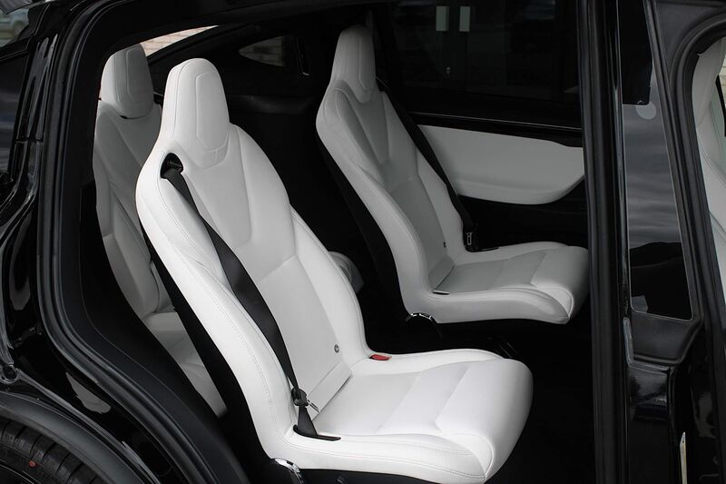 TESLA MODEL X