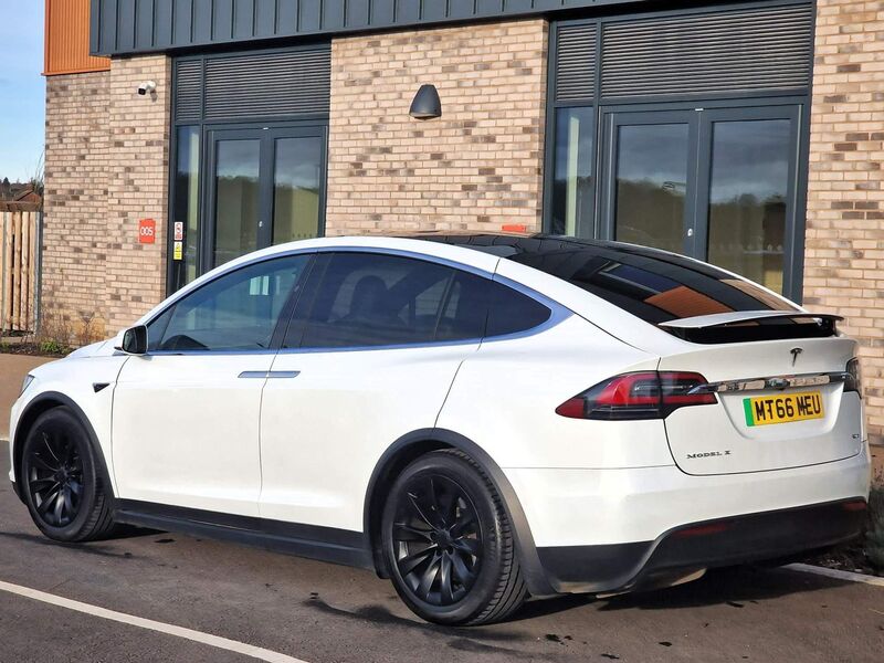 TESLA MODEL X