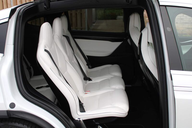 TESLA MODEL X