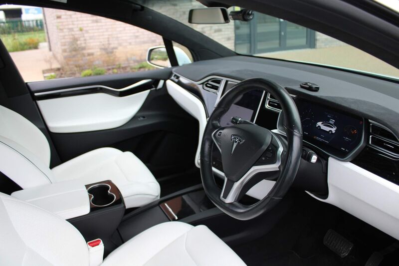 TESLA MODEL X