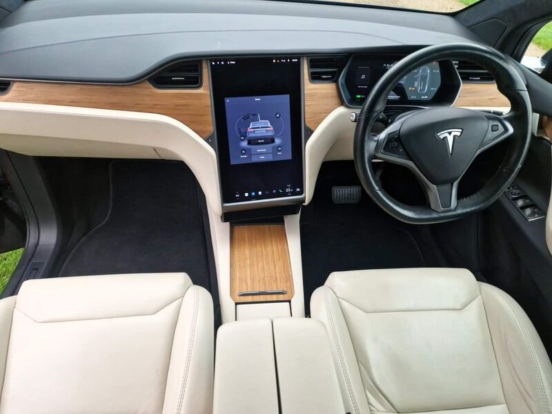 TESLA MODEL X