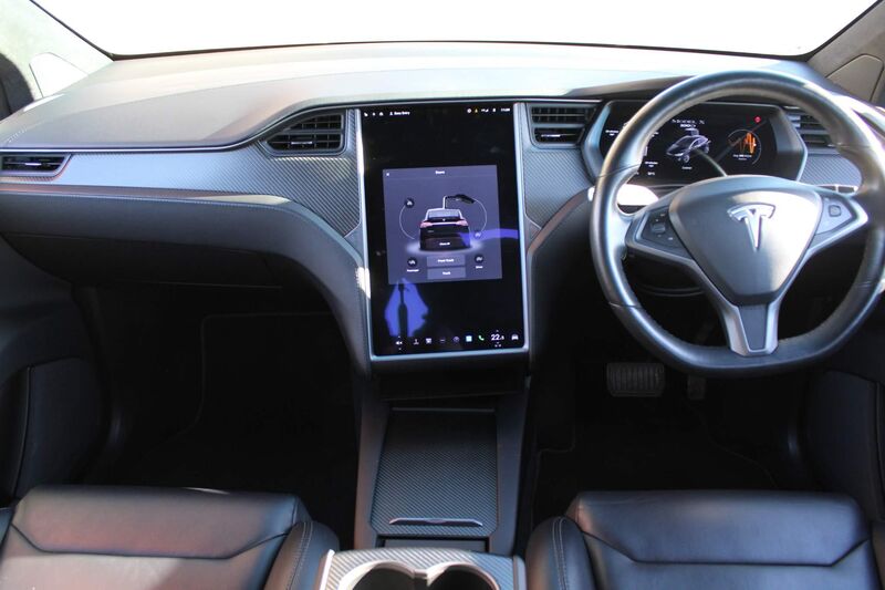 TESLA MODEL X