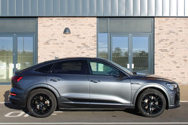 AUDI E-TRON