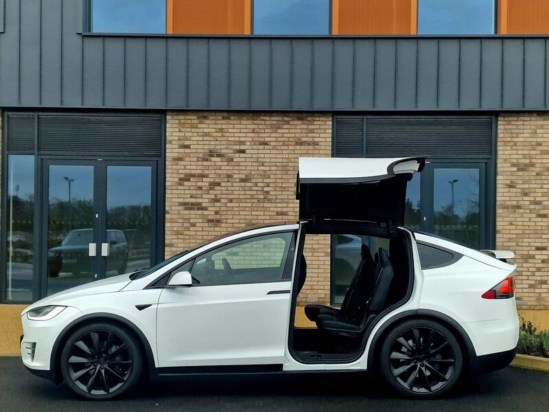 TESLA MODEL X