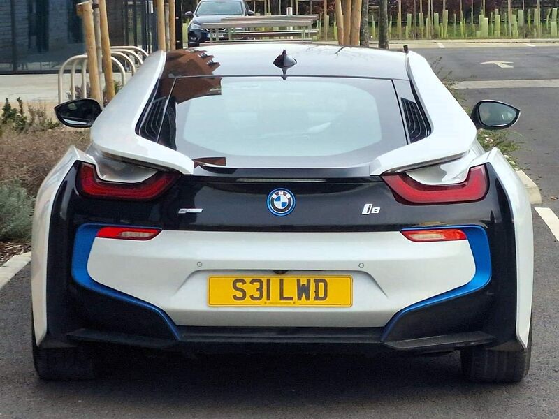 BMW I8