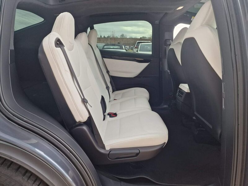 TESLA MODEL X