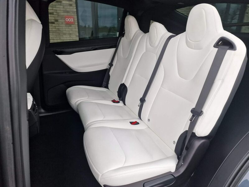 TESLA MODEL X