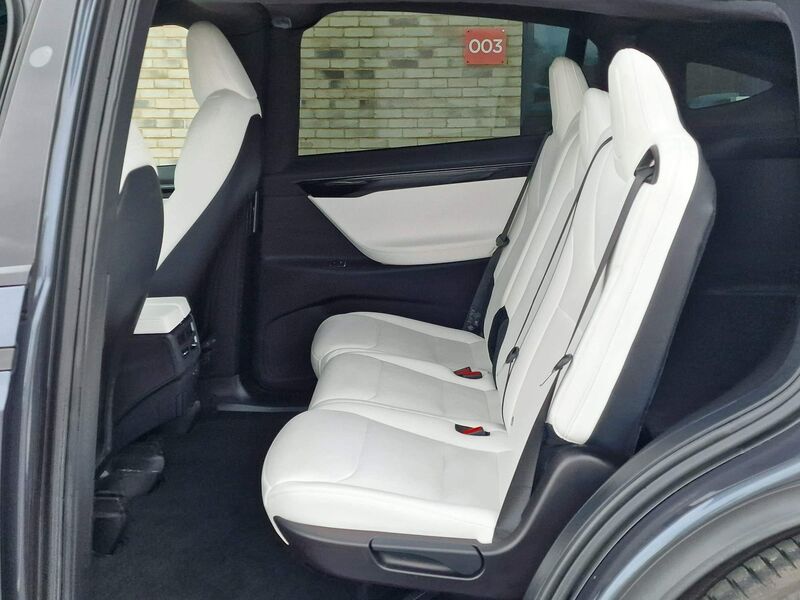 TESLA MODEL X