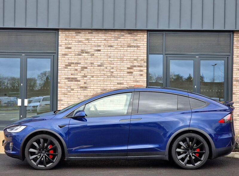 TESLA MODEL X