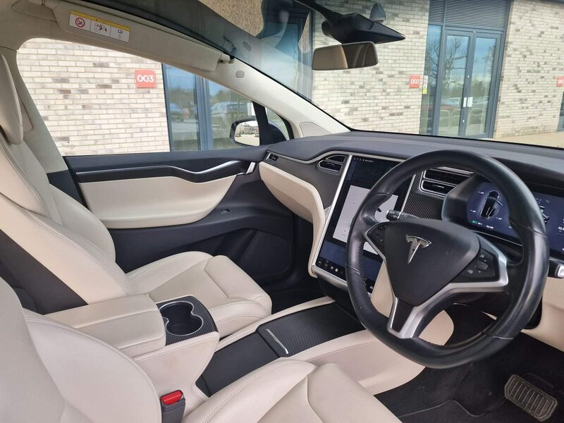 TESLA MODEL X