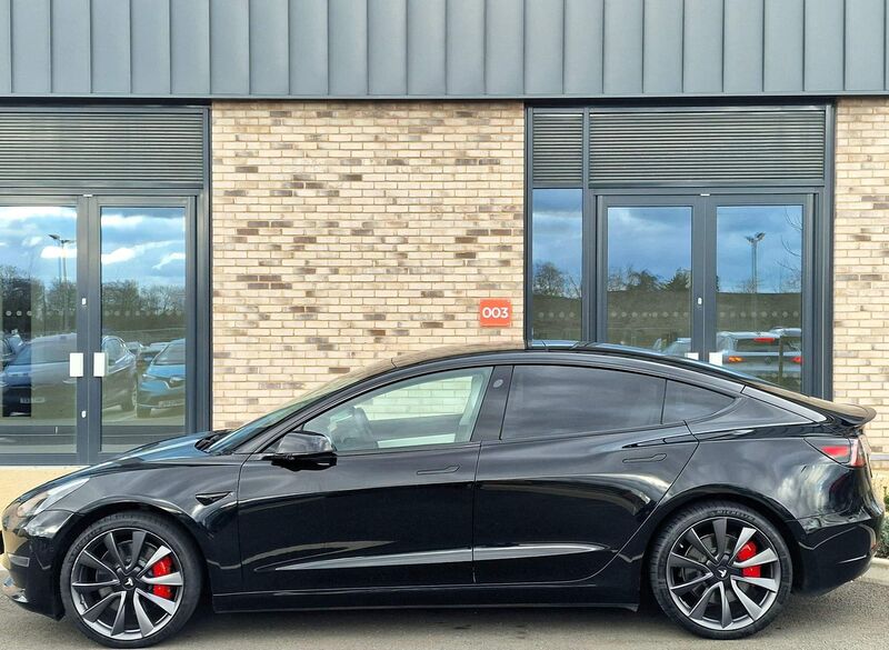 TESLA MODEL 3