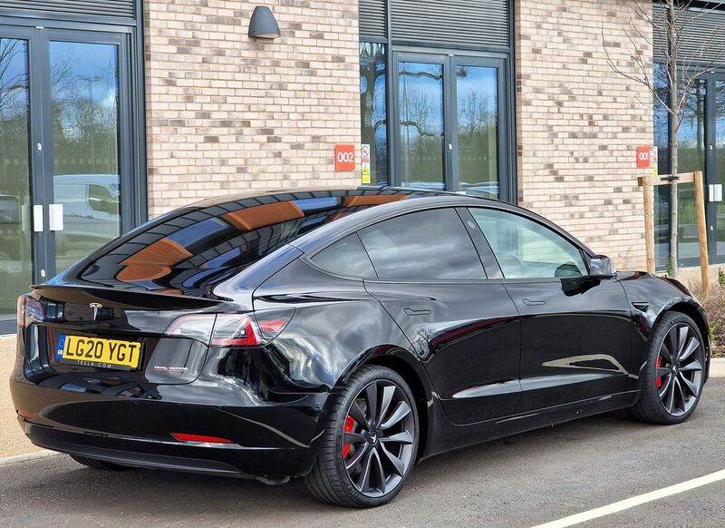 TESLA MODEL 3