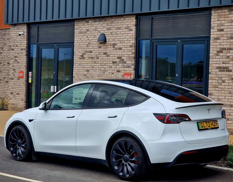 TESLA MODEL Y