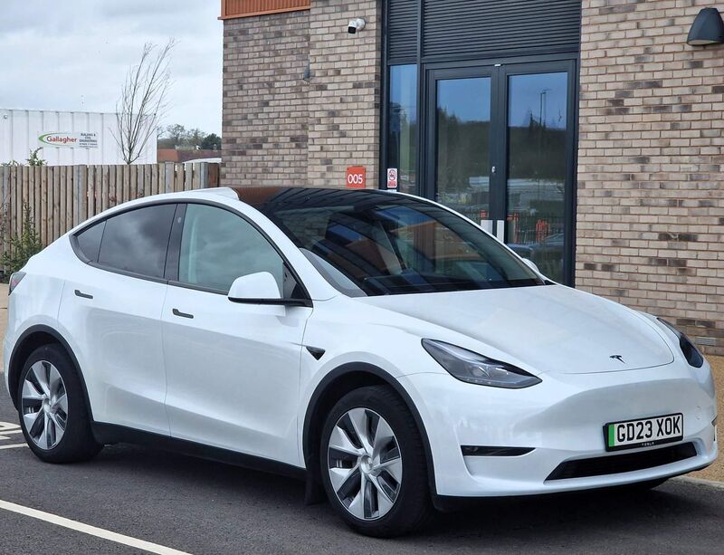 TESLA MODEL Y