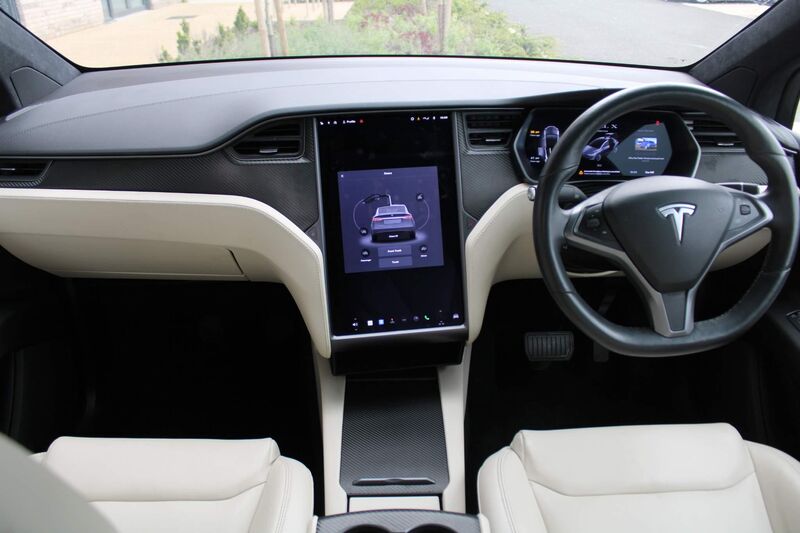 TESLA MODEL X