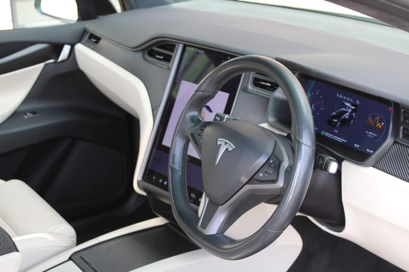 TESLA MODEL X