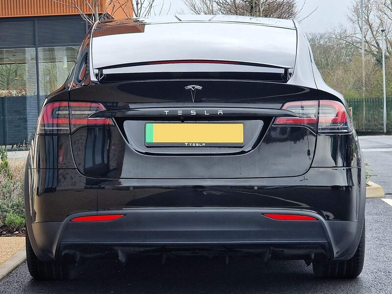 TESLA MODEL X
