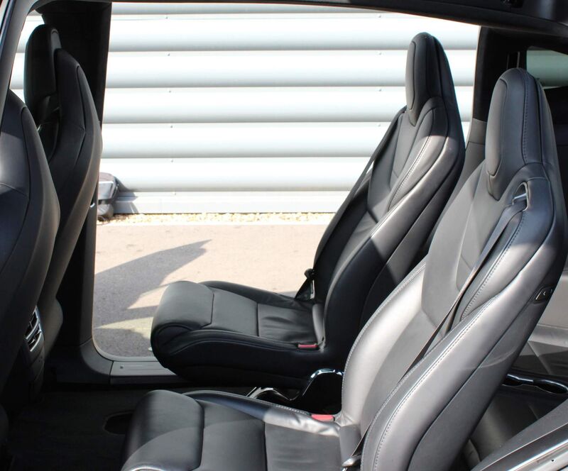 TESLA MODEL X