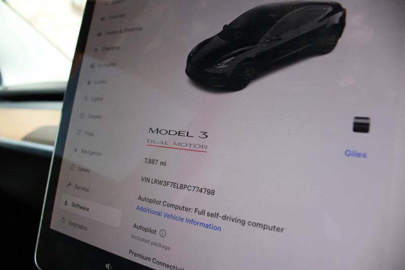 TESLA MODEL 3