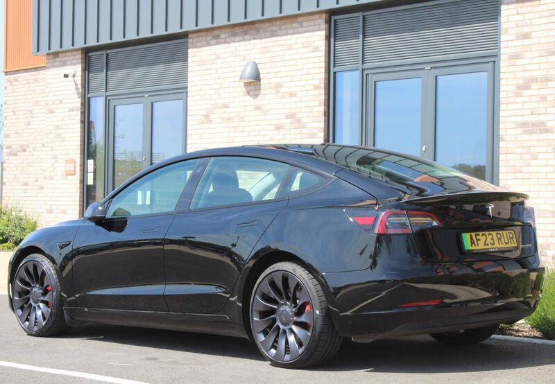 TESLA MODEL 3