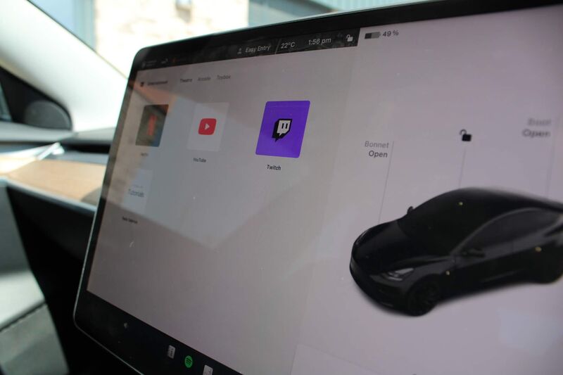 TESLA MODEL 3