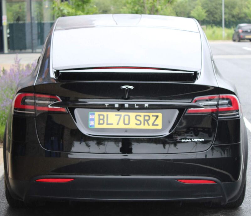 TESLA MODEL X