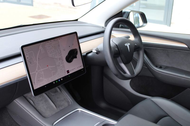 TESLA MODEL Y
