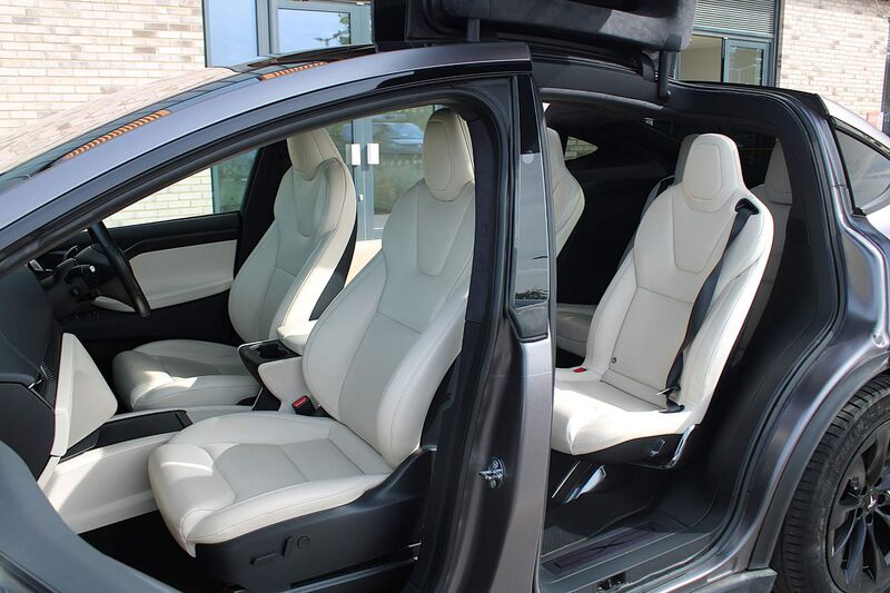 TESLA MODEL X