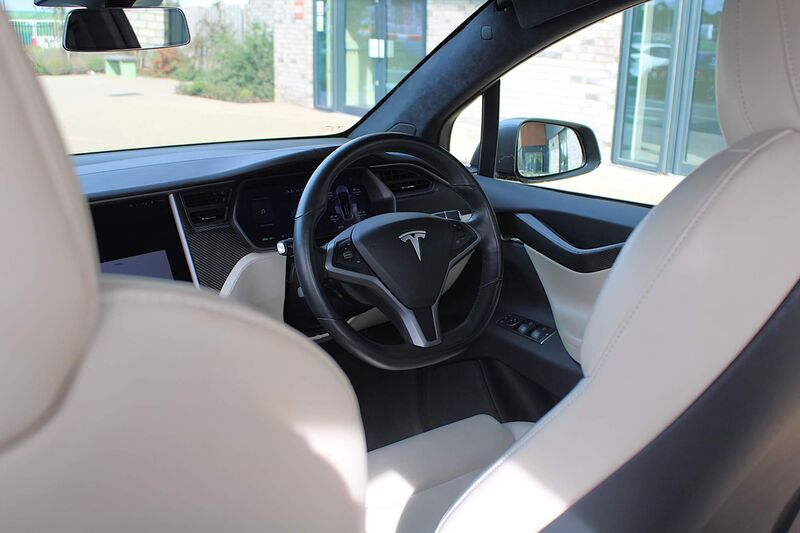 TESLA MODEL X