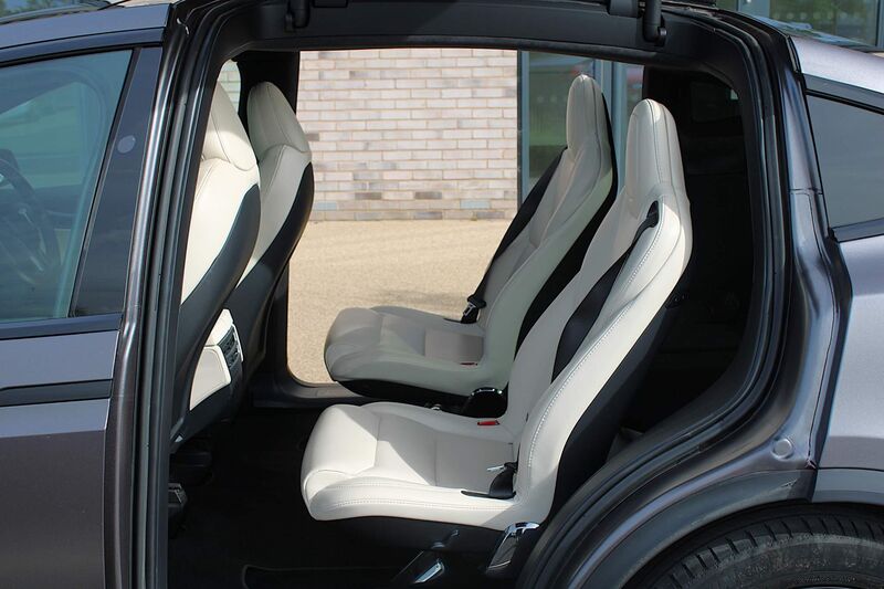 TESLA MODEL X