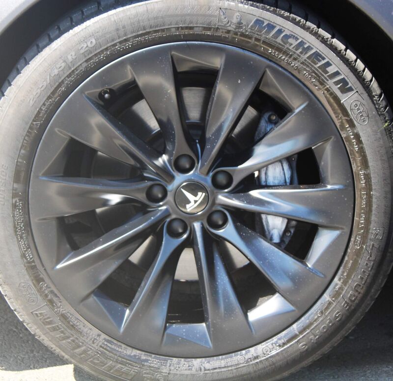 TESLA MODEL X