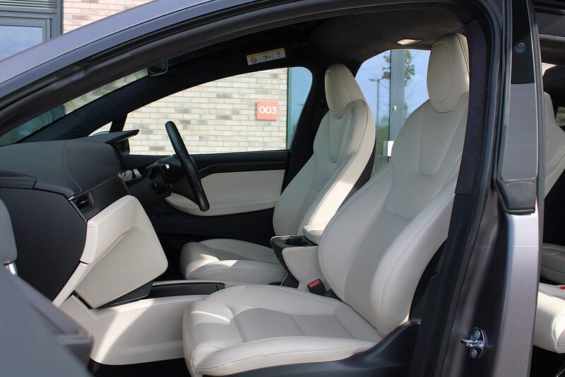 TESLA MODEL X