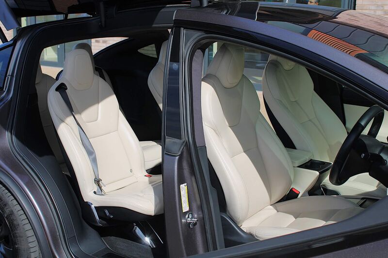 TESLA MODEL X