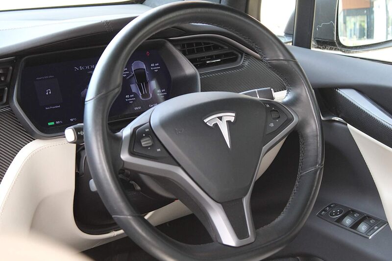 TESLA MODEL X