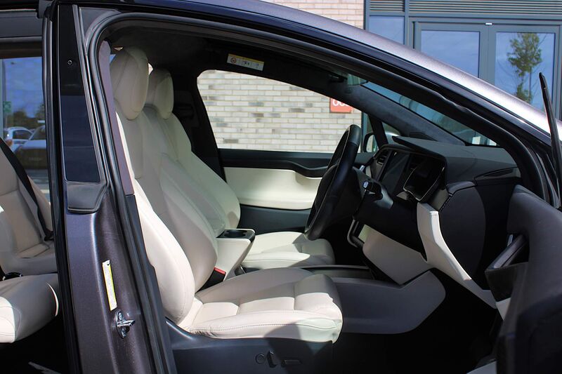 TESLA MODEL X