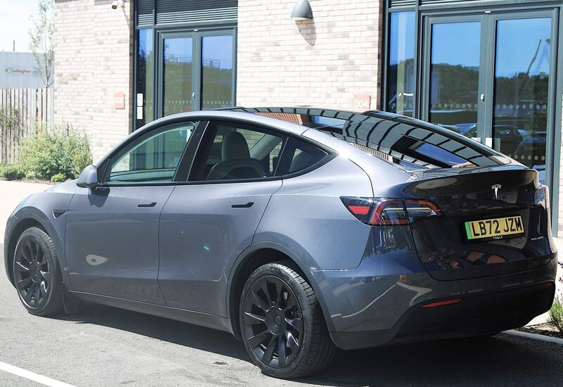 TESLA MODEL Y