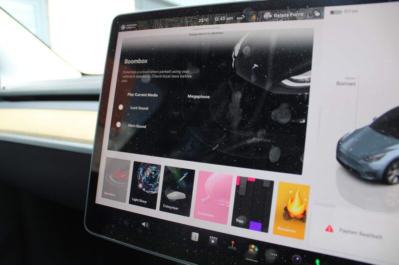 TESLA MODEL Y