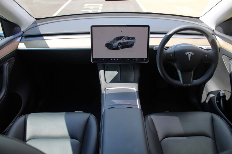 TESLA MODEL Y