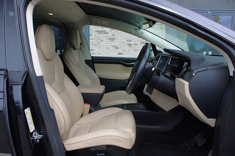 TESLA MODEL X