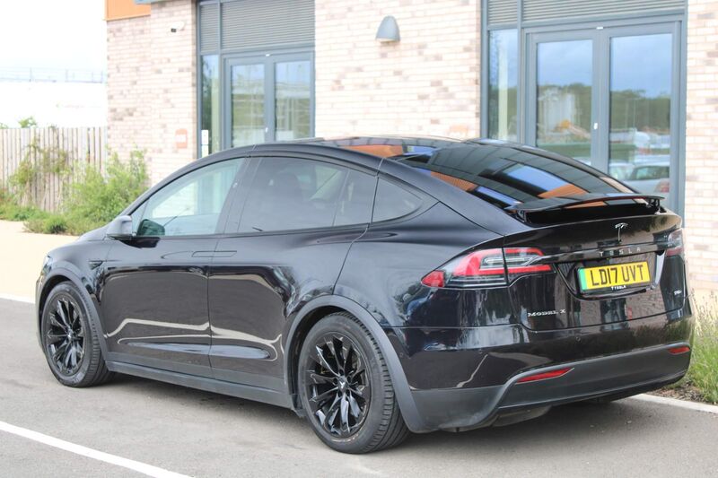 TESLA MODEL X