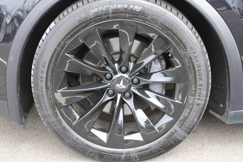 TESLA MODEL X