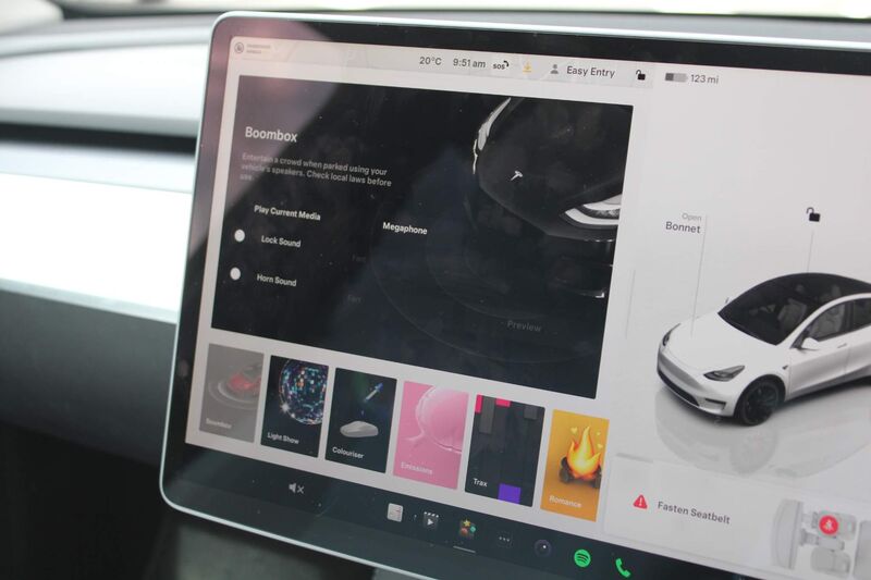 TESLA MODEL Y
