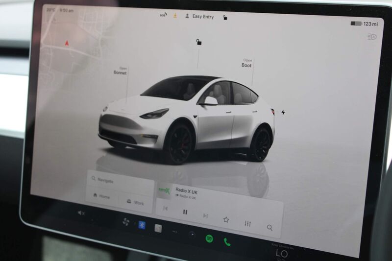 TESLA MODEL Y