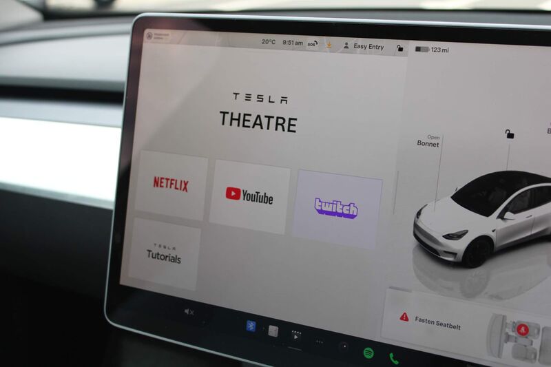 TESLA MODEL Y
