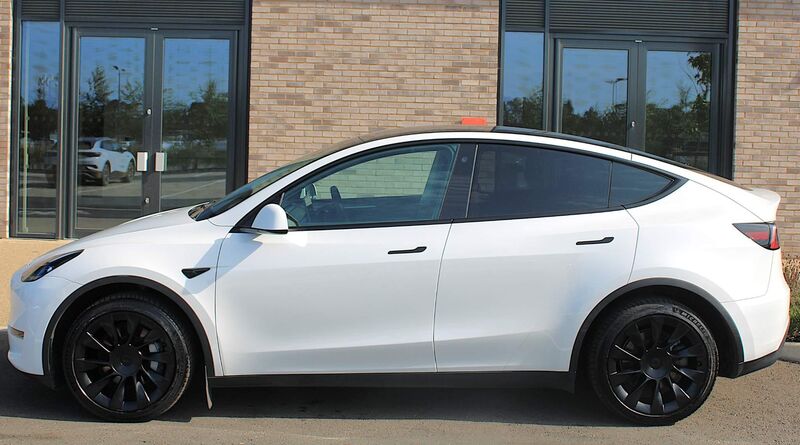 TESLA MODEL Y
