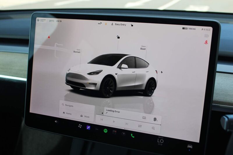 TESLA MODEL Y