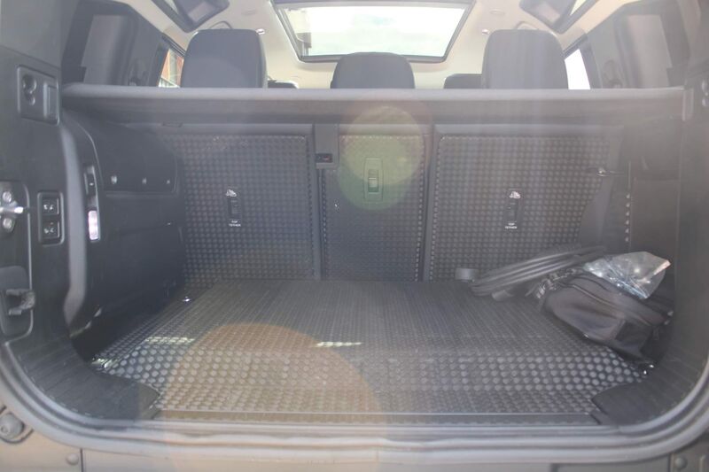 LAND ROVER DEFENDER 110